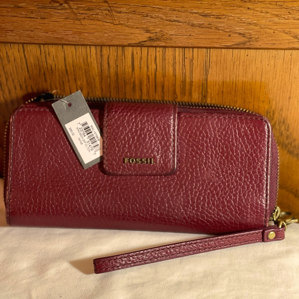 Fossil Madison Zip Clutch Wine